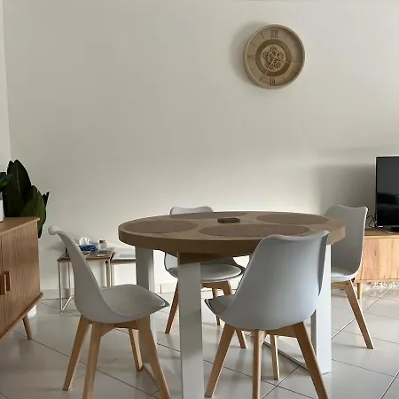 With Private Garden, Pool & 150 M *