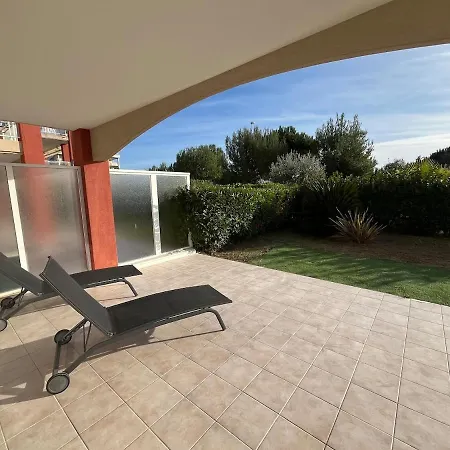 With Private Garden, Pool & 150 M Apartment *