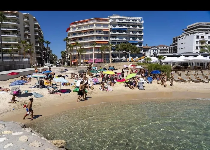 Apartment With Private Garden, Pool & 150 M Antibes