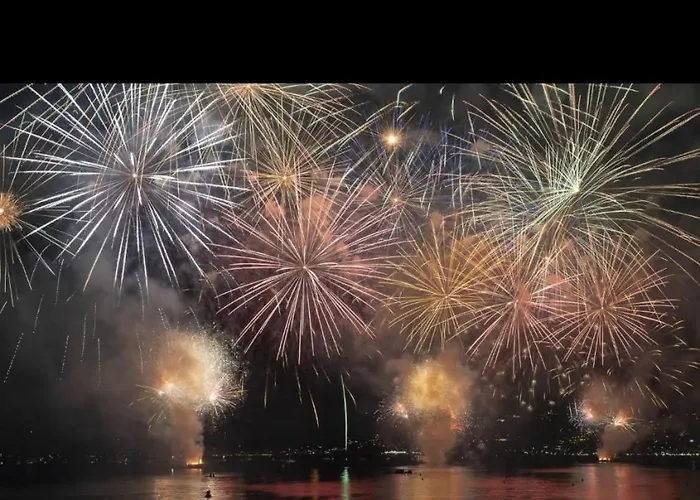 With Private Garden, Pool & 150 M Apartment Antibes