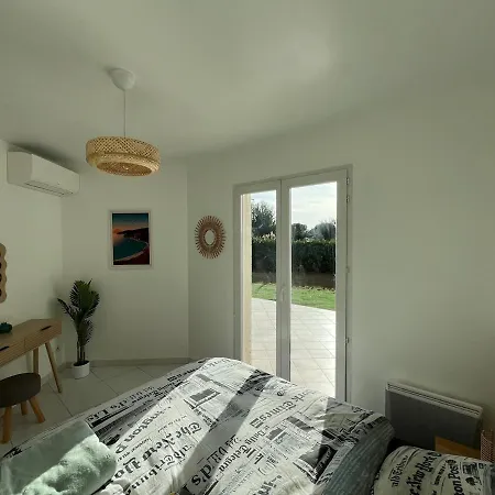 With Private Garden, Pool & 150 M Apartment Antibes