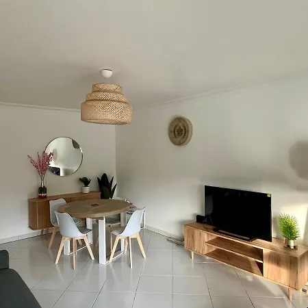 With Private Garden, Pool & 150 M Apartment Antibes