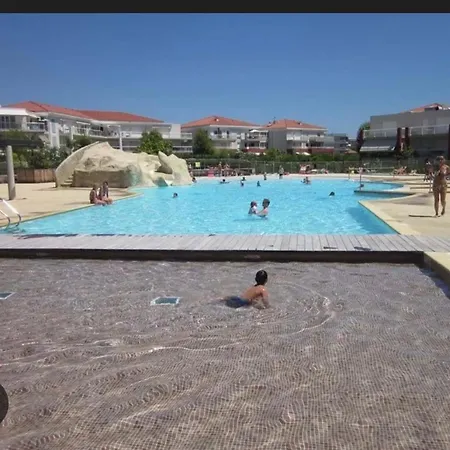With Private Garden, Pool & 150 M Apartment Antibes