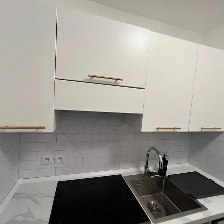 Jardin Riviera With Private Garden, Pool & 150 M * Antibes
