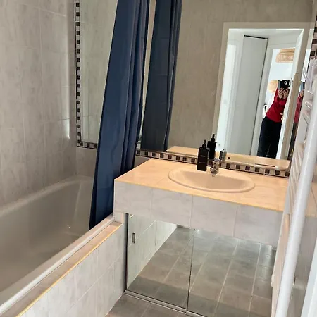 Apartment With Private Garden, Pool & 150 M Antibes