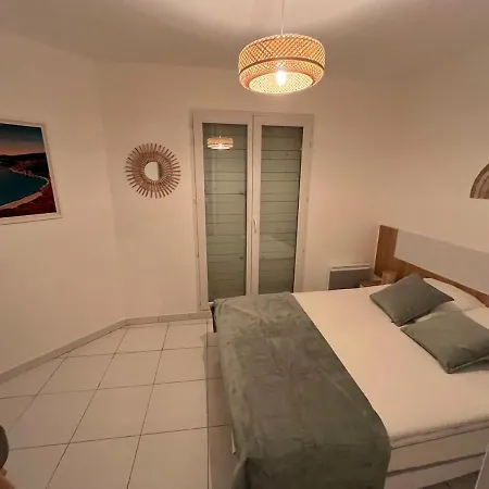 Apartman With Private Garden, Pool & 150 M *