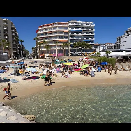 Apartment With Private Garden, Pool & 150 M Antibes