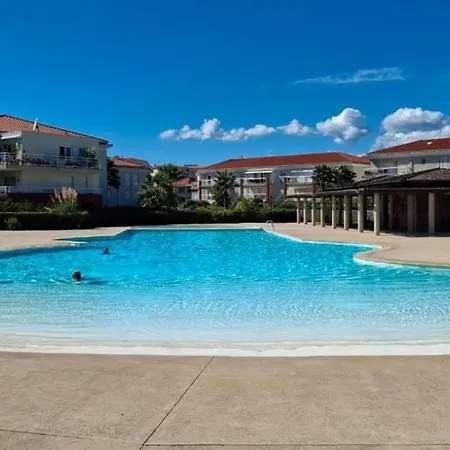 With Private Garden, Pool & 150 M * Antibes