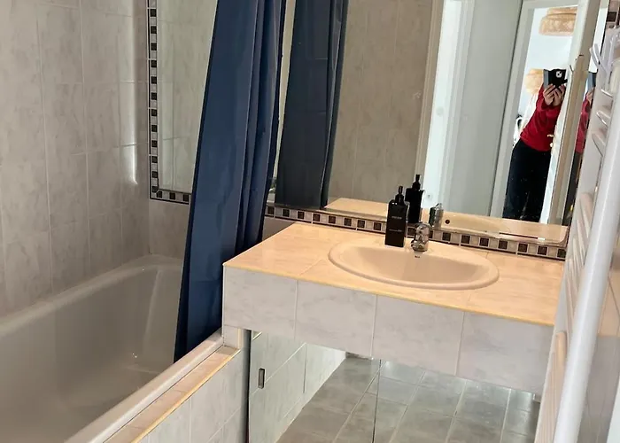 Apartment With Private Garden, Pool & 150 M Antibes