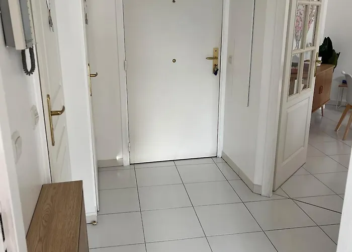 With Private Garden, Pool & 150 M Apartment Antibes