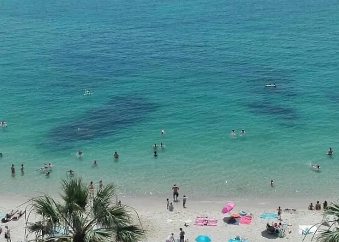 Apartment With Private Garden, Pool & 150 M Antibes