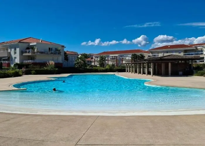 With Private Garden, Pool & 150 M * Antibes