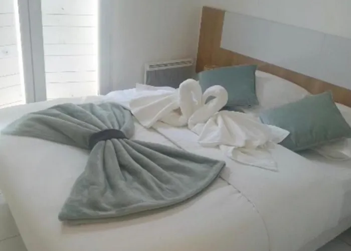 Apartamento With Private Garden, Pool & 150 M *